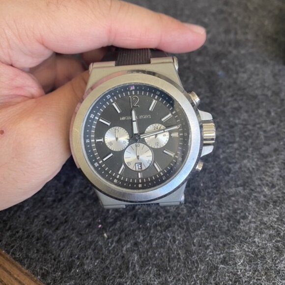 Michael Kors Dylan Watch - Picture 1 of 3